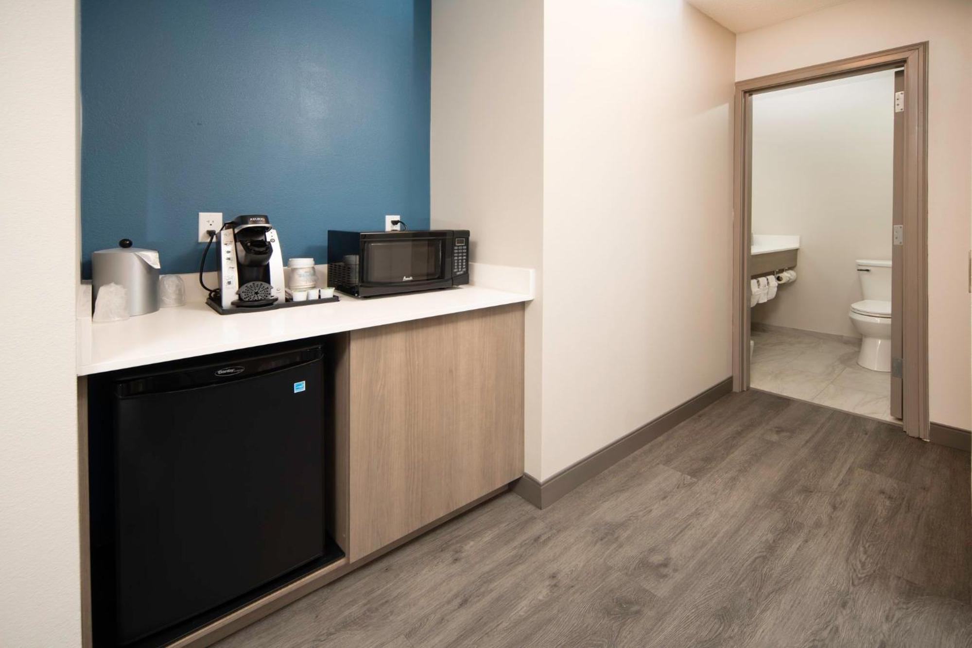 Holiday Inn Express & Suites Indianapolis - East By Ihg Exterior foto