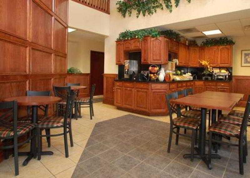 Holiday Inn Express & Suites Indianapolis - East By Ihg Restaurante foto