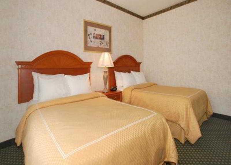 Holiday Inn Express & Suites Indianapolis - East By Ihg Habitación foto