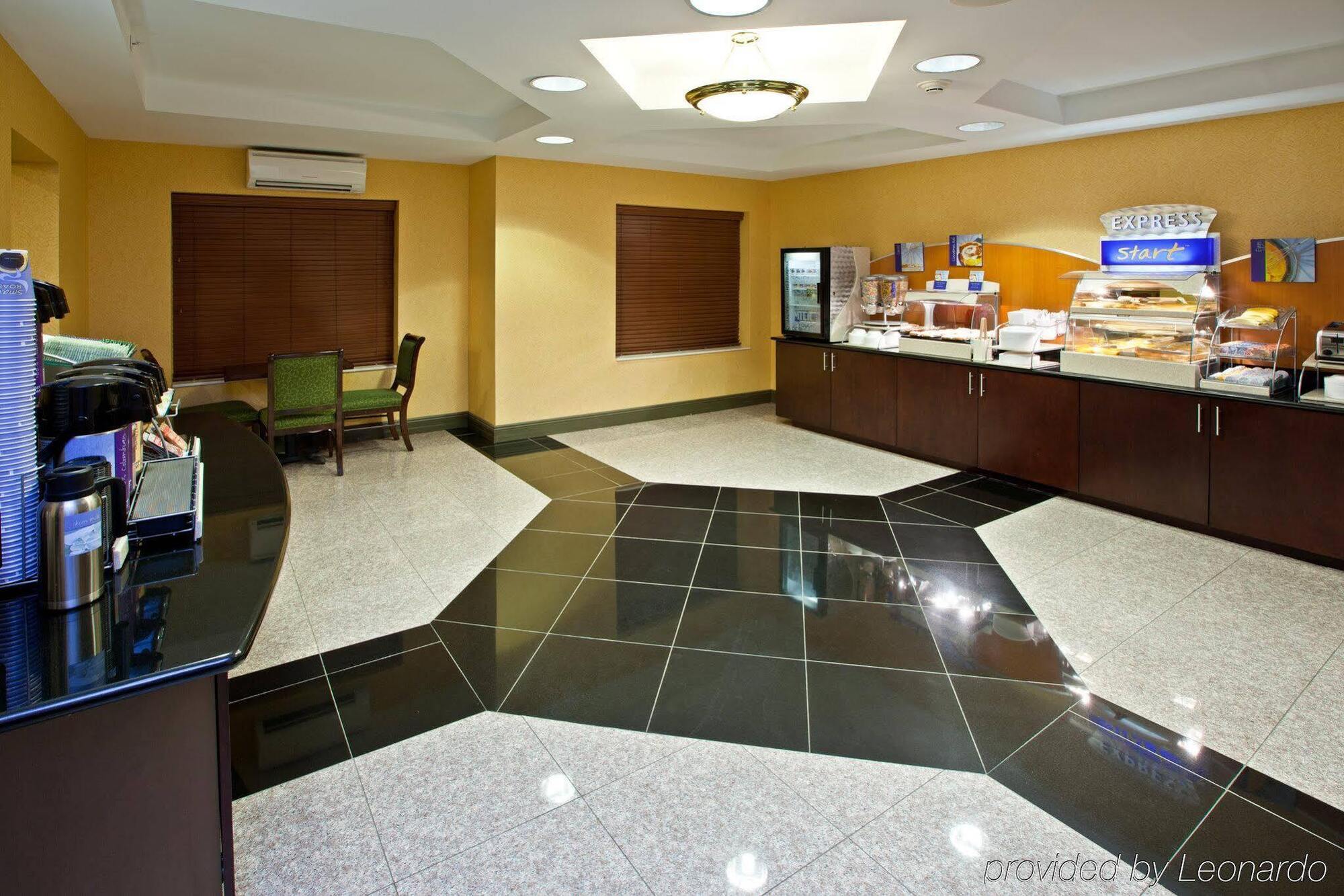 Holiday Inn Express & Suites Indianapolis - East By Ihg Exterior foto